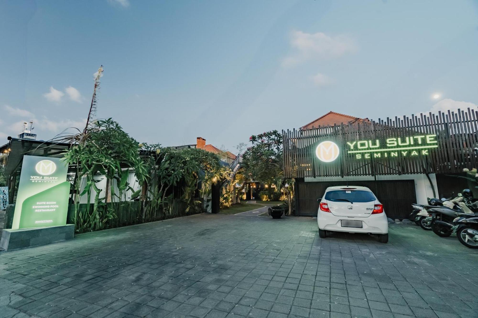 You Suite Seminyak Legian Exterior foto